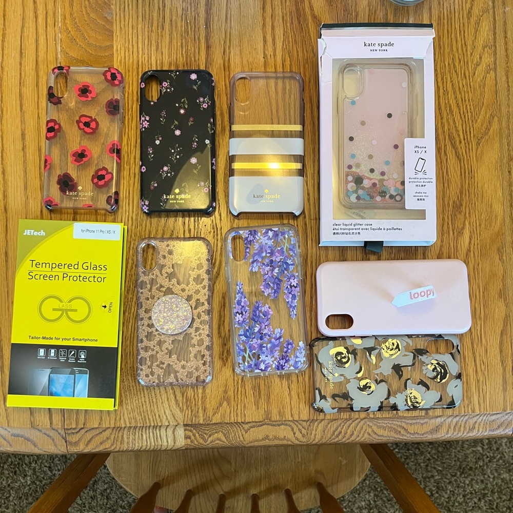 iPhone cases that fit IPhone X or XS.
